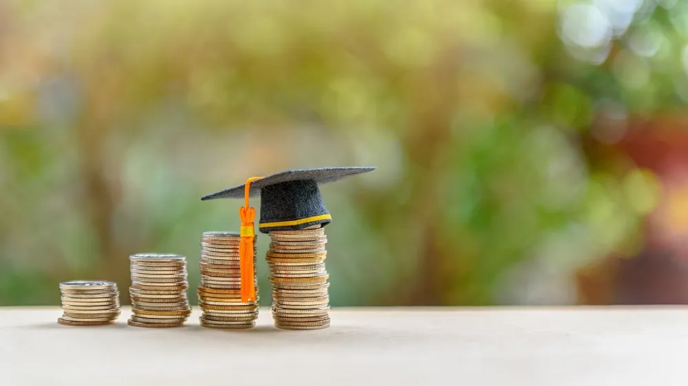 Crisis Deepens in England as Teachers Support Students with Their Own Salaries