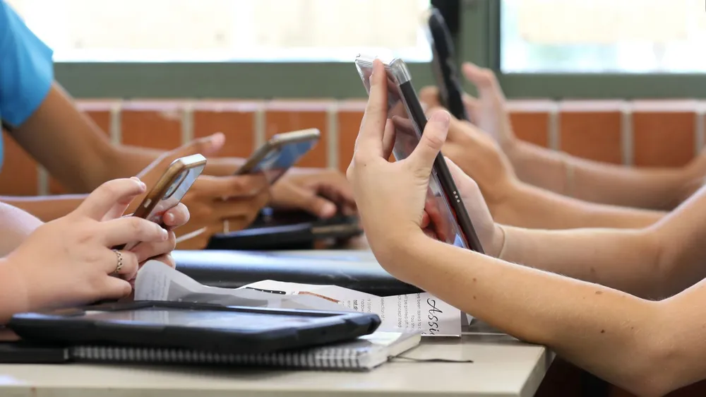 Parents in America Support the Use of Phones in Schools During Emergencies