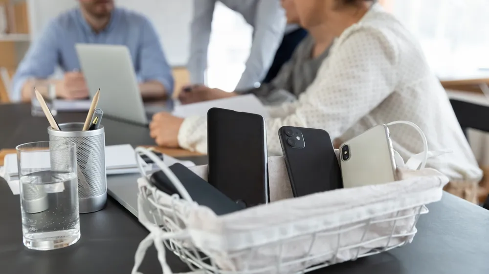 Dijital Neslin Analogla İmtihanı: New York’ta Öğrenciler Duvar Saatini Okuyamıyor