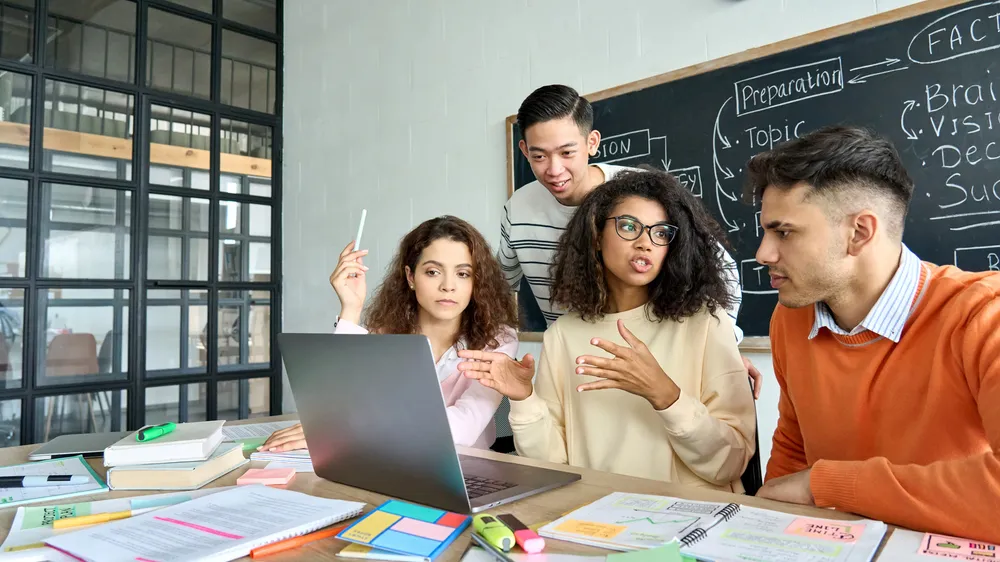 ABD’de Z Kuşağı Üniversiteye Gidiyor Ama Okuduğunu Anlayamıyor
