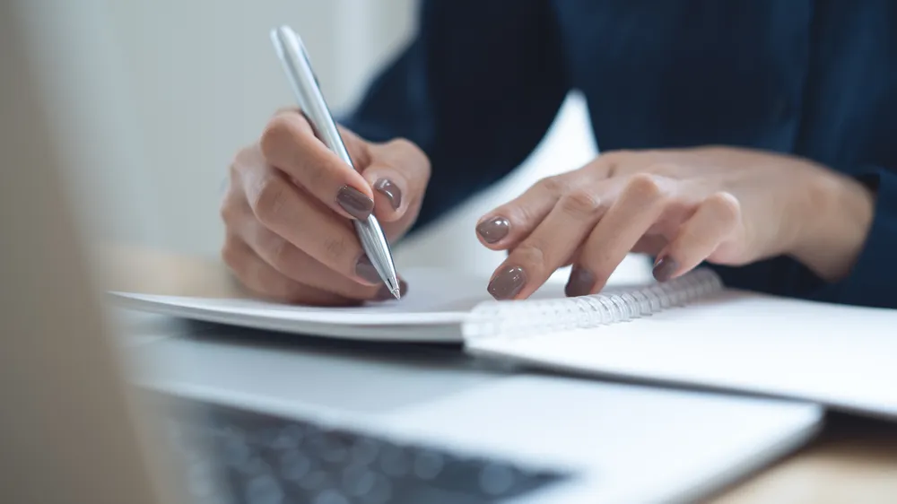 Çevrim İçi Bir Bağımlılık Eğitim Programına Katılan Aile Üyelerinin Deneyimleri: Nitel Bir Çalışma