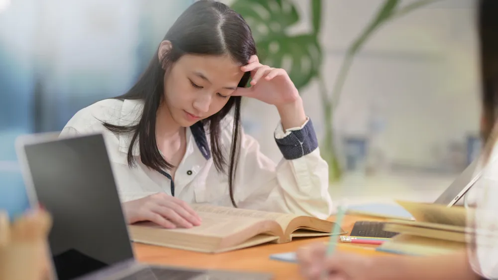 Singapur’da Sınav Baskısı Gençleri Psikolojik Destek Arayışına İtiyor