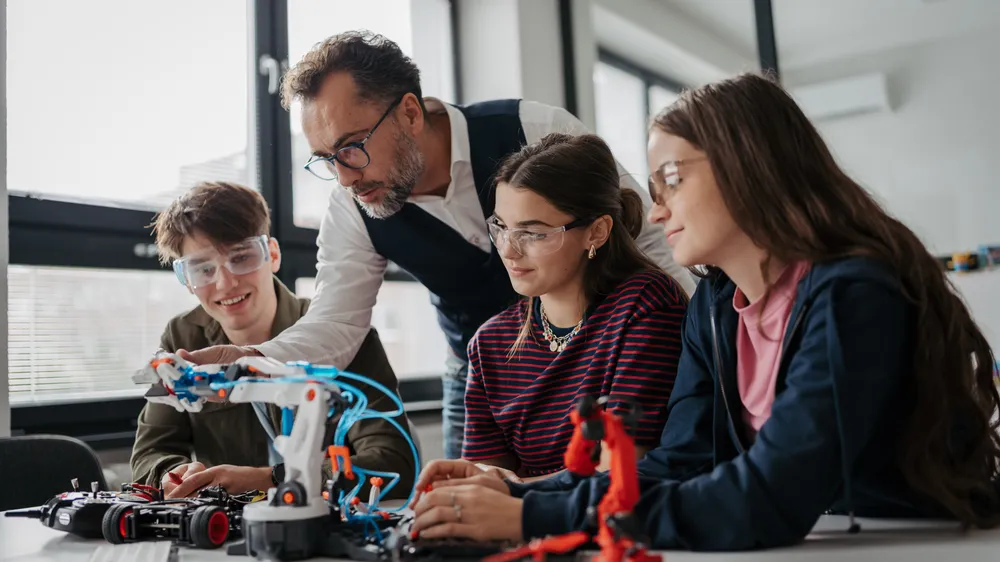 Ergenlerle Çalışan Öğretmenler için Nörobilim Odaklı Hizmet İçi Eğitim Programının Çıktıları