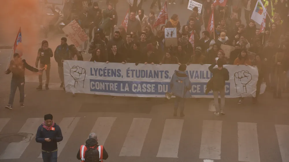Fransa’da Lise Protestoları Üniversitelere Yayıldı