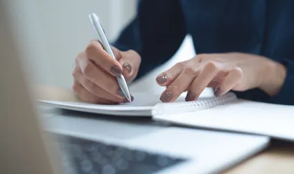 Çevrim İçi Bir Bağımlılık Eğitim Programına Katılan Aile Üyelerinin Deneyimleri: Nitel Bir Çalışma