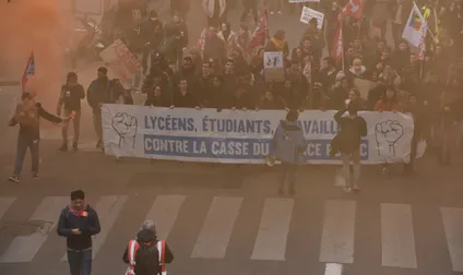 Fransa’da Lise Protestoları Üniversitelere Yayıldı