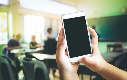 İngiltere’de Milletvekillerinden Okullarda Telefon Yasağı Çağrısı