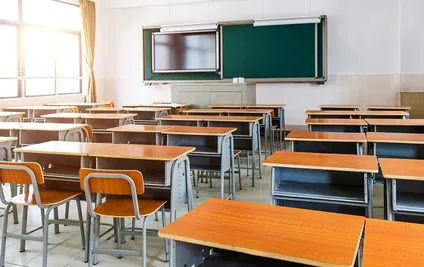 Birleşik Krallık’ta Binlerce Çocuk Okulu Terk Etti