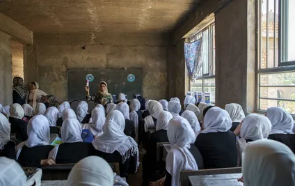 UNESCO 24 Ocak'taki Uluslararası Eğitim Günü'nü Afganistan'daki Kızlara ve Kadınlara Adadı