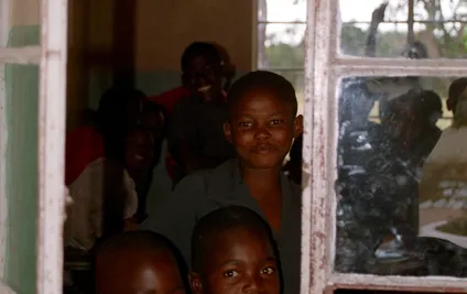 Zambiya’da Ücretsiz Eğitim Sınıfları Doldurdu