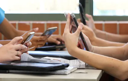 ABD’de Ebeveynler Okullarda Acil Durumlarda Telefon Kullanımını Destekliyor