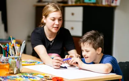 Engelli çocuklar İngiltere’de yeterli eğitime ulaşamıyor