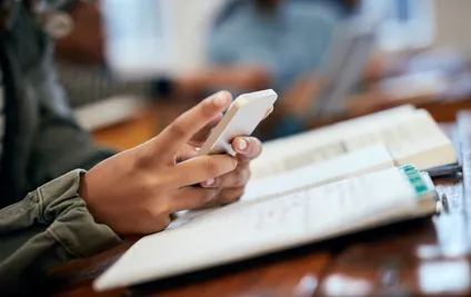 Sosyal Medya ve Akıllı Telefonlar Gençlerin Ruh Sağlığını Gerçekten Tehdit Ediyor mu?