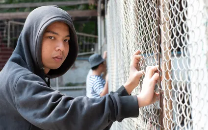 Birleşik Krallık’taki Gençlik Adalet Sistemindeki Çocukların Çoğu Özel Eğitim İhtiyacına Sahip