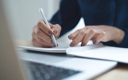 Çevrim İçi Bir Bağımlılık Eğitim Programına Katılan Aile Üyelerinin Deneyimleri: Nitel Bir Çalışma