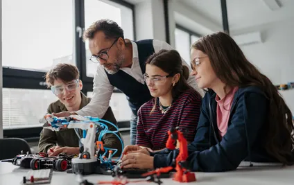 Ergenlerle Çalışan Öğretmenler için Nörobilim Odaklı Hizmet İçi Eğitim Programının Çıktıları