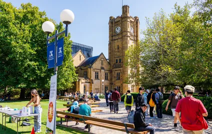 Avustralya’nın Elit Üniversitelerinde Seçicilik Artıyor: Melbourne ve Sydney Garantili Kabul Sistemini Kaldırıyor